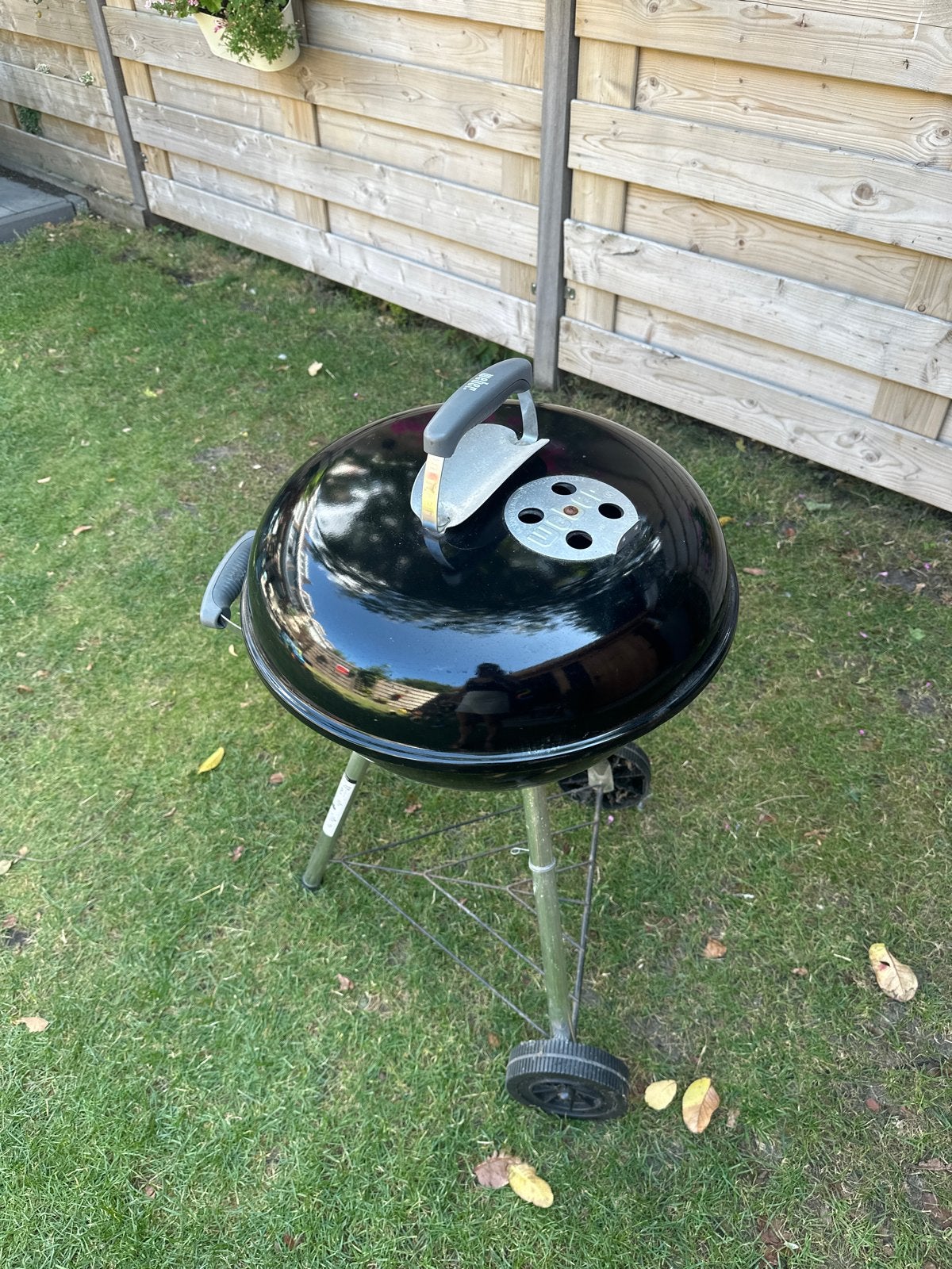 Weber Compact Kettle Houtskoolbarbecue - Zwart, Tuin en Terras, Houtskoolbarbecues, Ophalen, Gebruikt