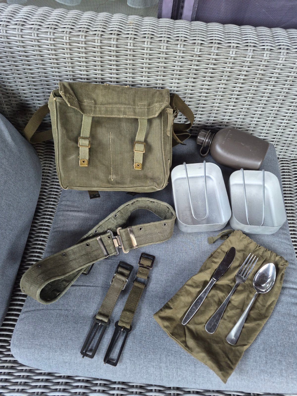 NL leger pukkel/smallpack, incl riemen, mestin en bestek, Verzamelen, Ophalen of Verzenden, Landmacht, Nederland, Overige typen