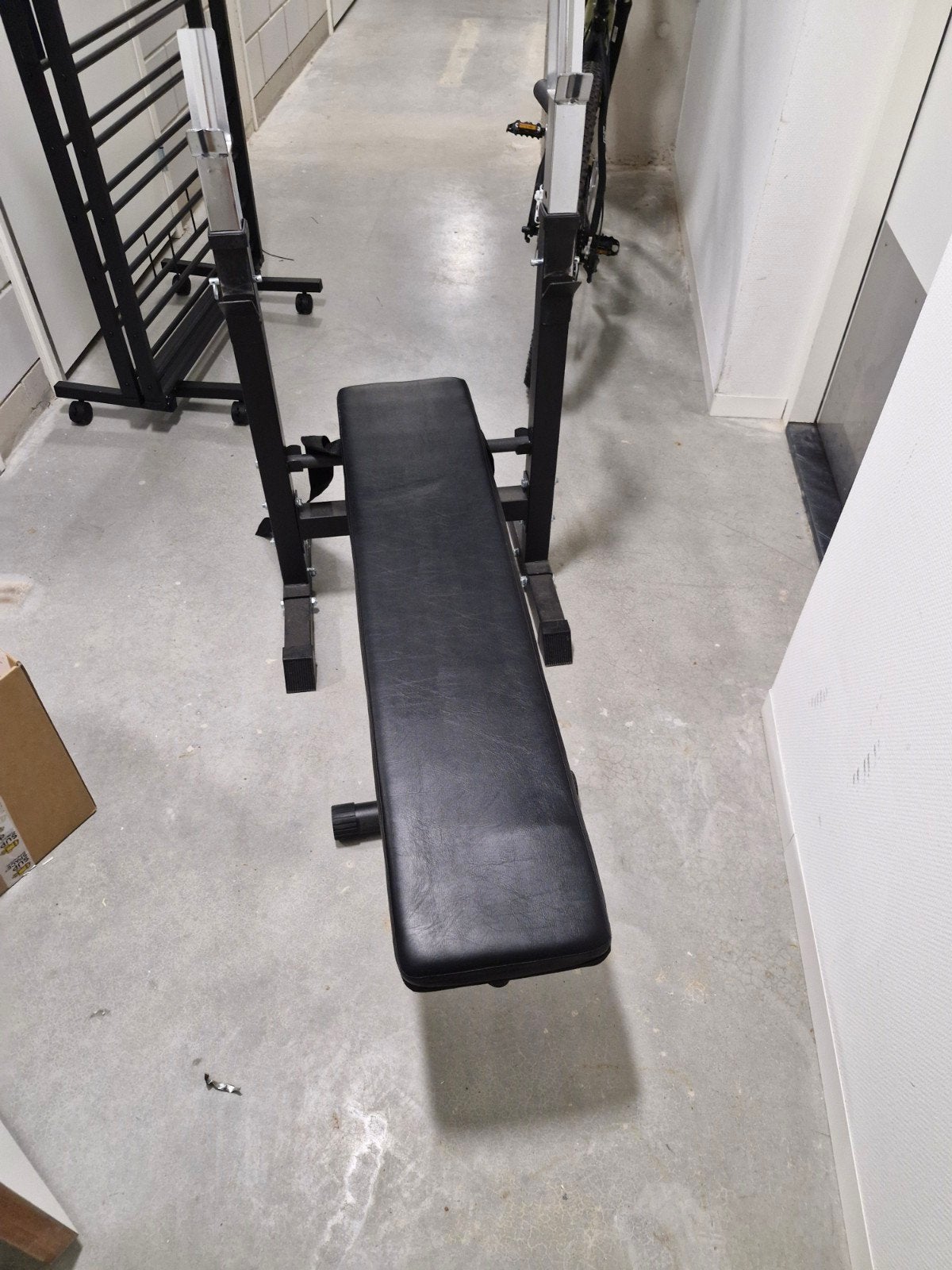 Verstelbare halterbank met haltersteunen, Sport en Fitness, Fitnessapparatuur, Ophalen, Gebruikt, Krachtstation, Metaal