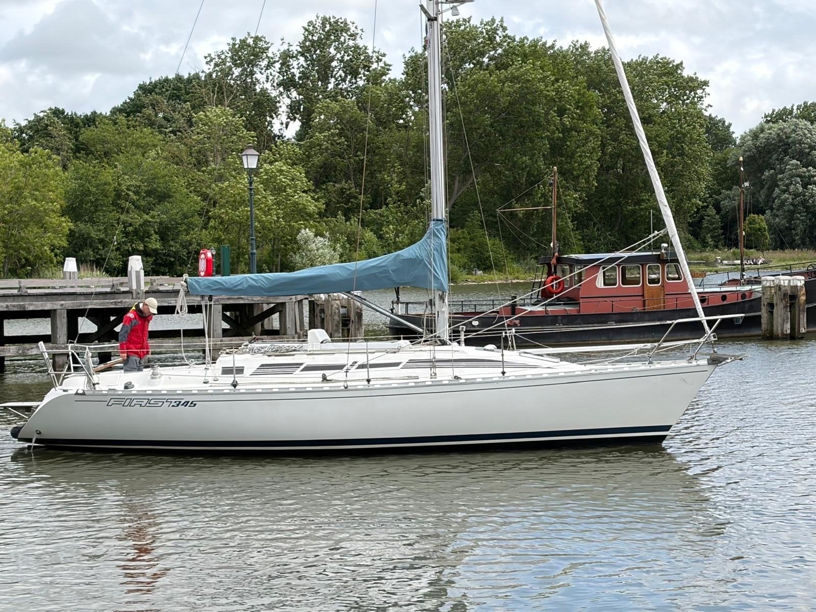 Beneteau First 345 Zeiljacht, Gebruikt, 11 m, 1.90 meter, Binnenboordmotor