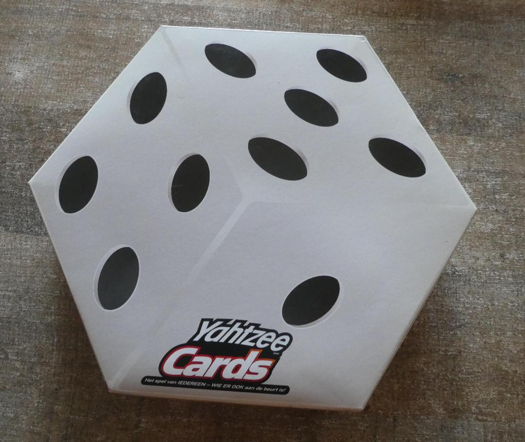 Yahtzee Cards Hasbro. Het klassieke dobbelspel in kaartvorm., Hobby en Vrije tijd, Gezelschapsspellen | Bordspellen, Vijf spelers of meer