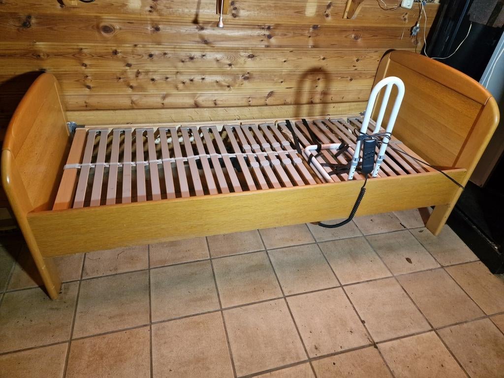 Electrisch verstelbaar bed, Ophalen