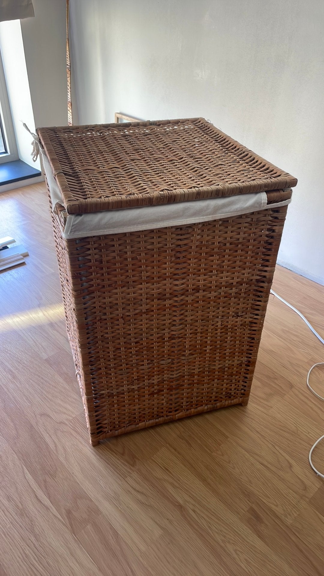 Rotan wasmand met katoenen zak, Ophalen, Gebruikt, Bruin