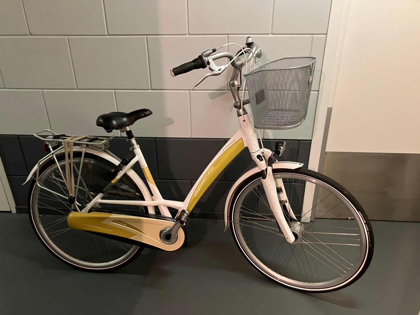 Sparta damesfiets met mandje en versnellingen, Fietsen en Brommers, Fietsen | Dames | Damesfietsen, Ophalen, Gebruikt, Sparta