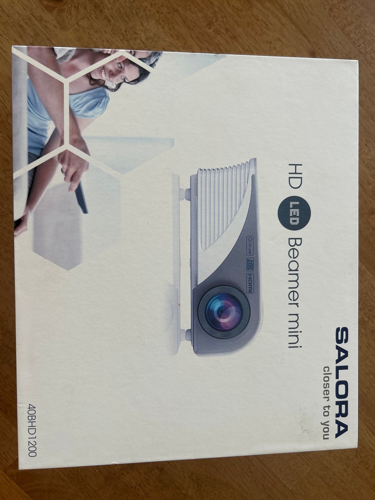 Nieuwe Salora HD LED Beamer mini 40BHD1200 - Nieuw in doos, Ophalen of Verzenden, Nieuw, LED, HD (720)