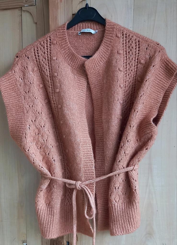 Mouwloos gebreid vestje met strikceintuur sissy-boy xs s, Beige, Sissy-Boy, Ophalen of Verzenden, Zo goed als nieuw