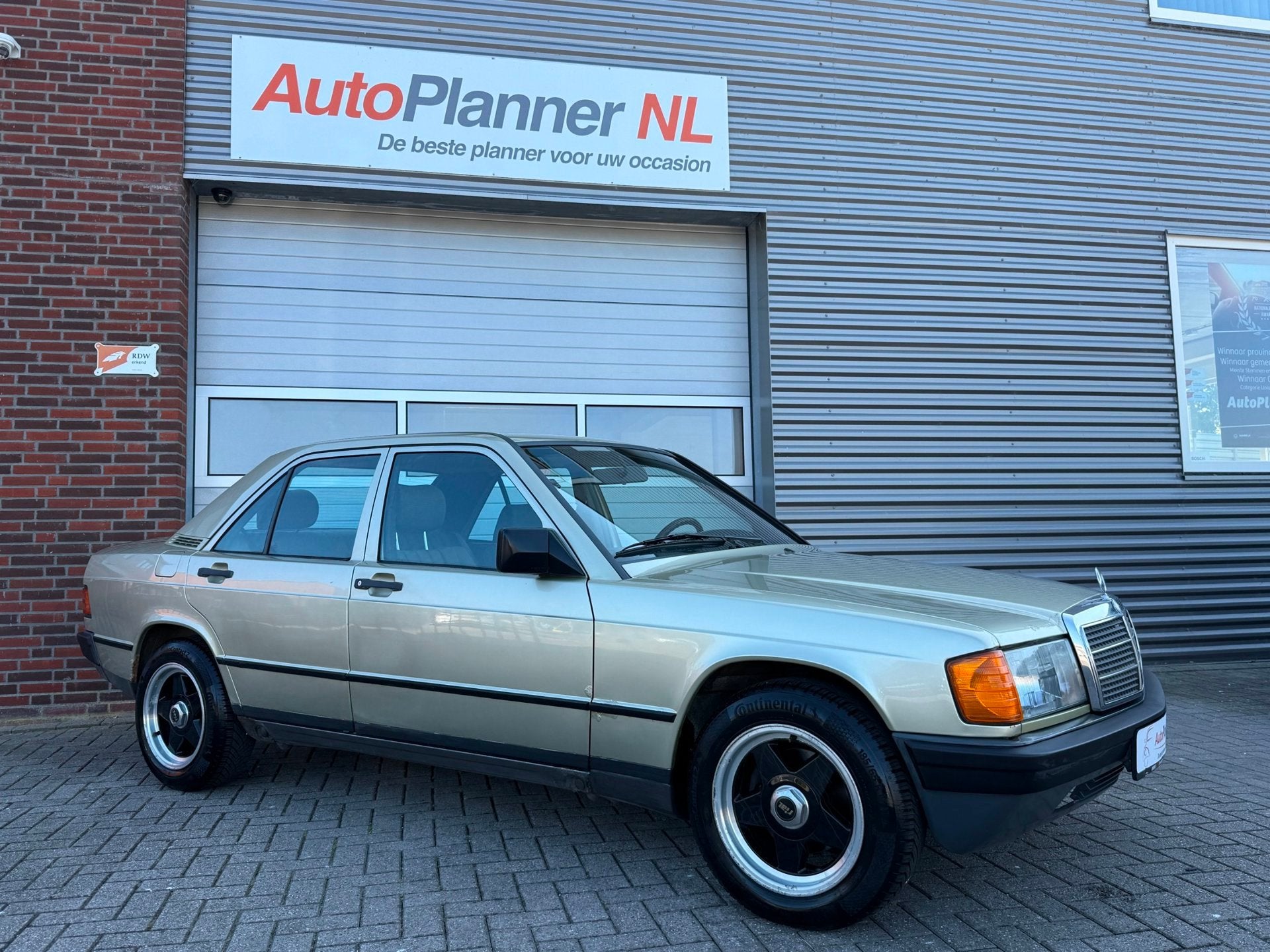 Mercedes-Benz 190-serie 2.0! Belastingvrij! Schuifdak!, Auto's, Mercedes-Benz, Automaat, Gebruikt, 4 cilinders, 122 pk