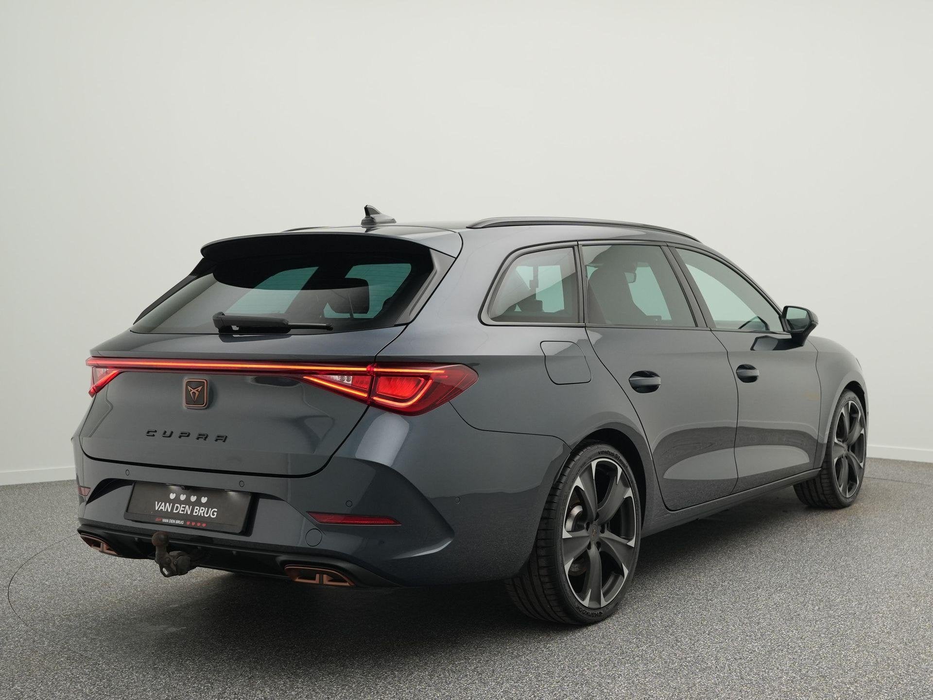 CUPRA Leon Sportstourer 1.4 e-Hybrid 245pk VZ | Trekhaak | D, Auto's, Stof, Gebruikt, 4 cilinders, Leon