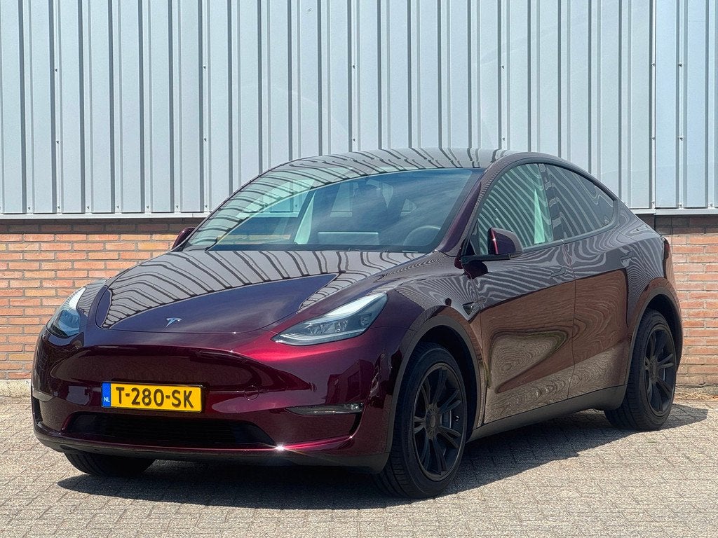 Tesla Model Y Long Range AWD 75 kWh Midnight Cherry Red, Auto's, Tesla, Gebruikt, Zwart, Vierwielaandrijving, 1600 kg