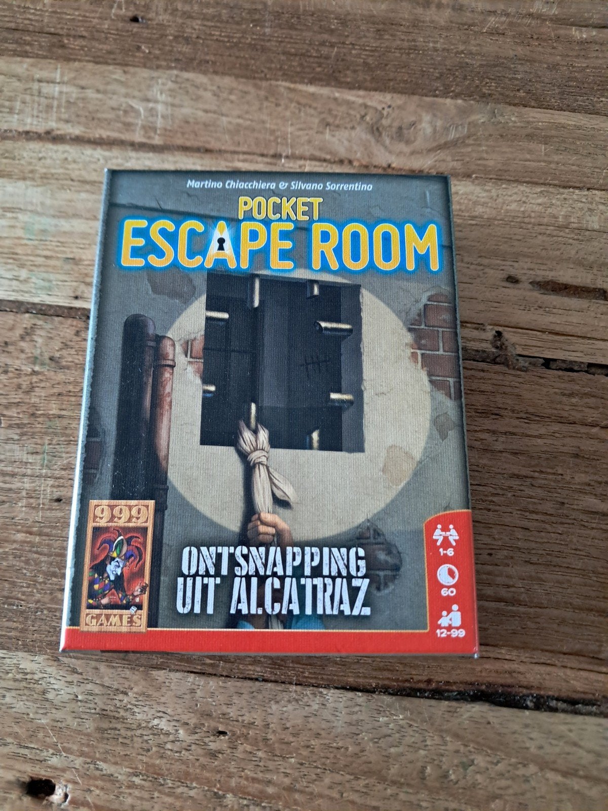 Pocket Escape Room: Ontsnapping uit Alcatraz, Vijf spelers of meer, Ophalen of Verzenden, Zo goed als nieuw, 999 Games