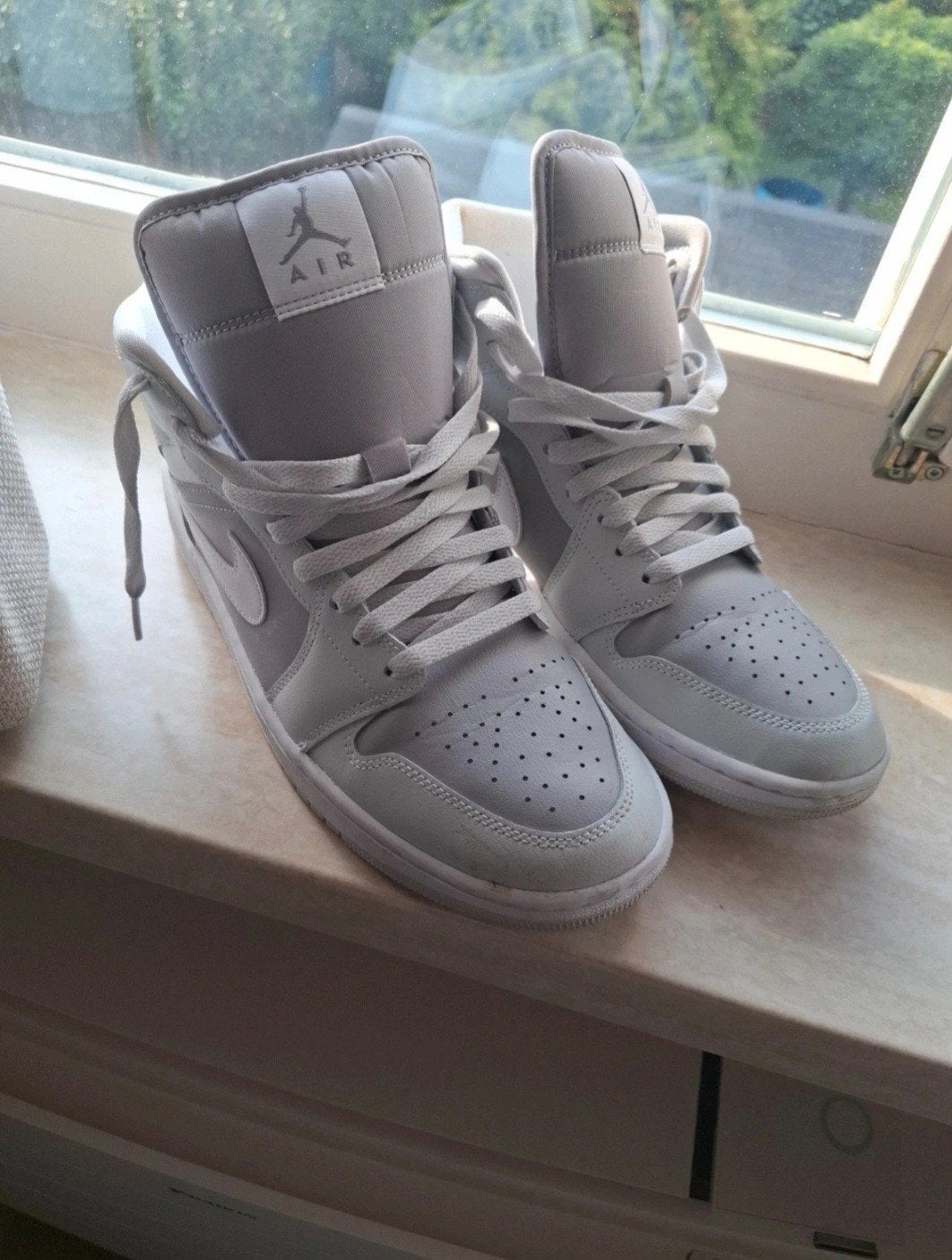 Nike Air Jordan 1 Mid Light, Overige kleuren, Ophalen of Verzenden, Sneakers of Gympen, Gedragen
