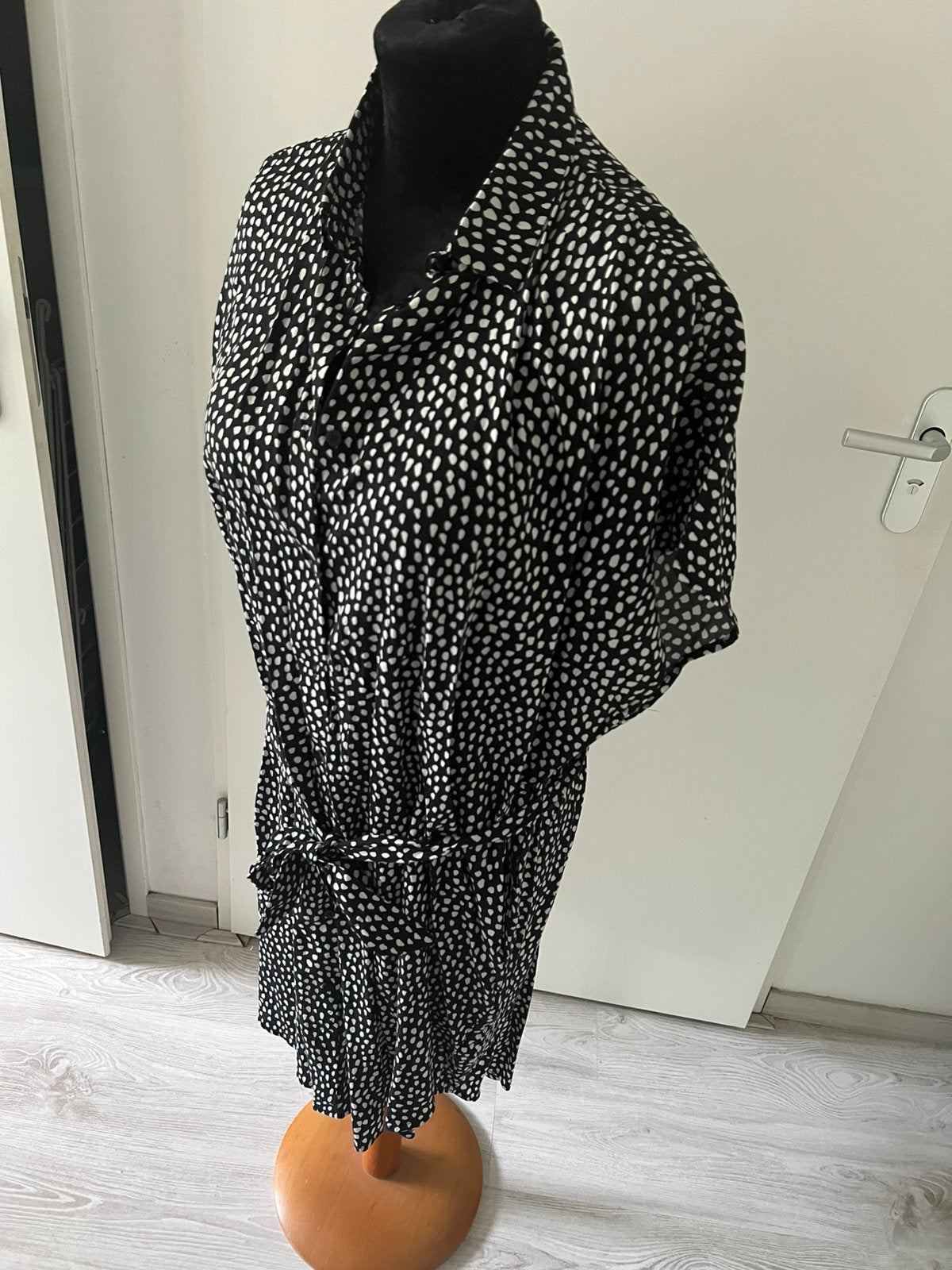 Monki jurk maat L, Kleding | Dames, Jurken, Maat 38/40 (M), Zwart, Ophalen of Verzenden, Zo goed als nieuw