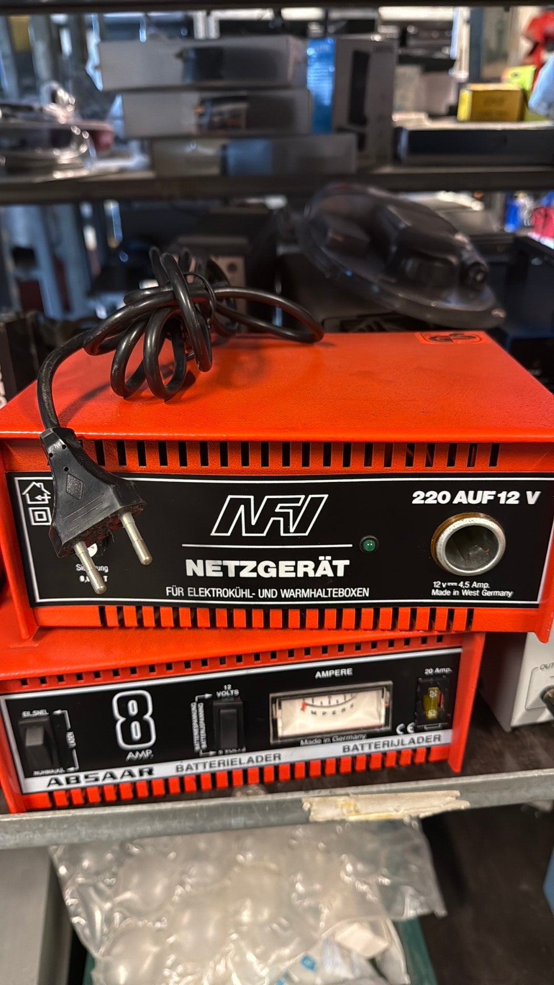 NFI NETZGERÄT 220V naar 12V adapter voor koelboxen, Ophalen of Verzenden, Gebruikt