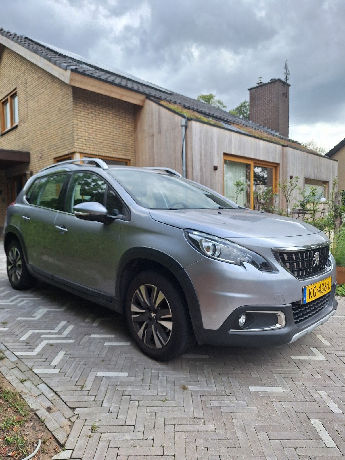 Peugeot 2008 1.2 VTI Eat6 2016 Grijs Volautomaat 106dkm NAP, Auto's, 1250 kg, 1199 cc, 49 €/maand, Origineel Nederlands
