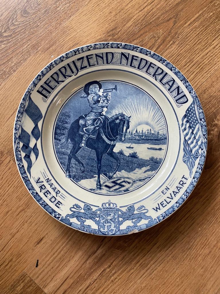 Wandbord Herrijzend Nederland - Societé Céramique, Antiek en Kunst, Ophalen of Verzenden