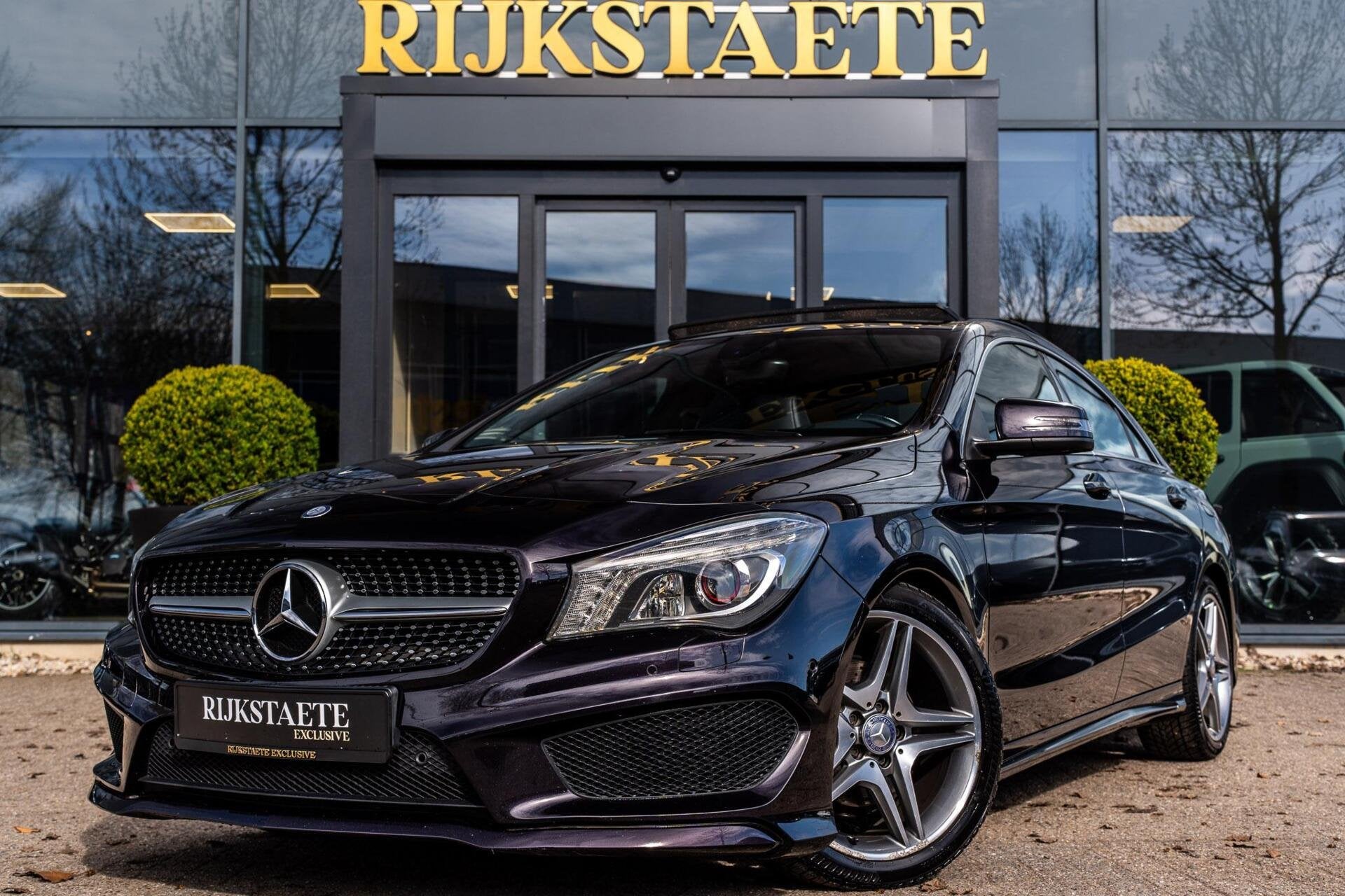 Mercedes CLA-klasse 180 AMG|PANO|BLUETOOTH|KEYLESS|18'', Auto's, Gebruikt, 122 pk, Sedan, Geïmporteerd