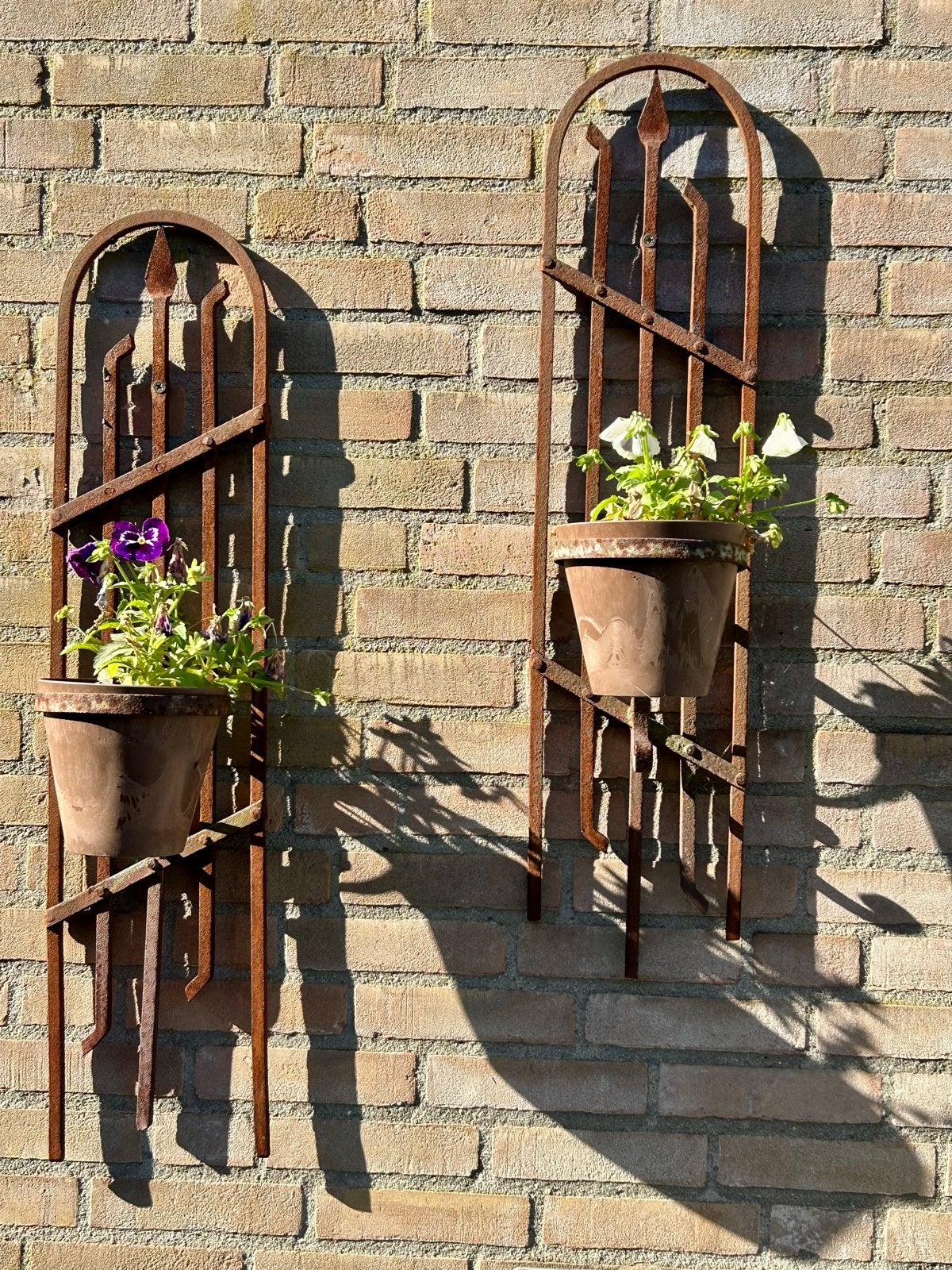 Set van 2 roestbruine smeedijzeren plantenrekken voor buiten, Ophalen, Gebruikt, Balkon, Minder dan 60 cm