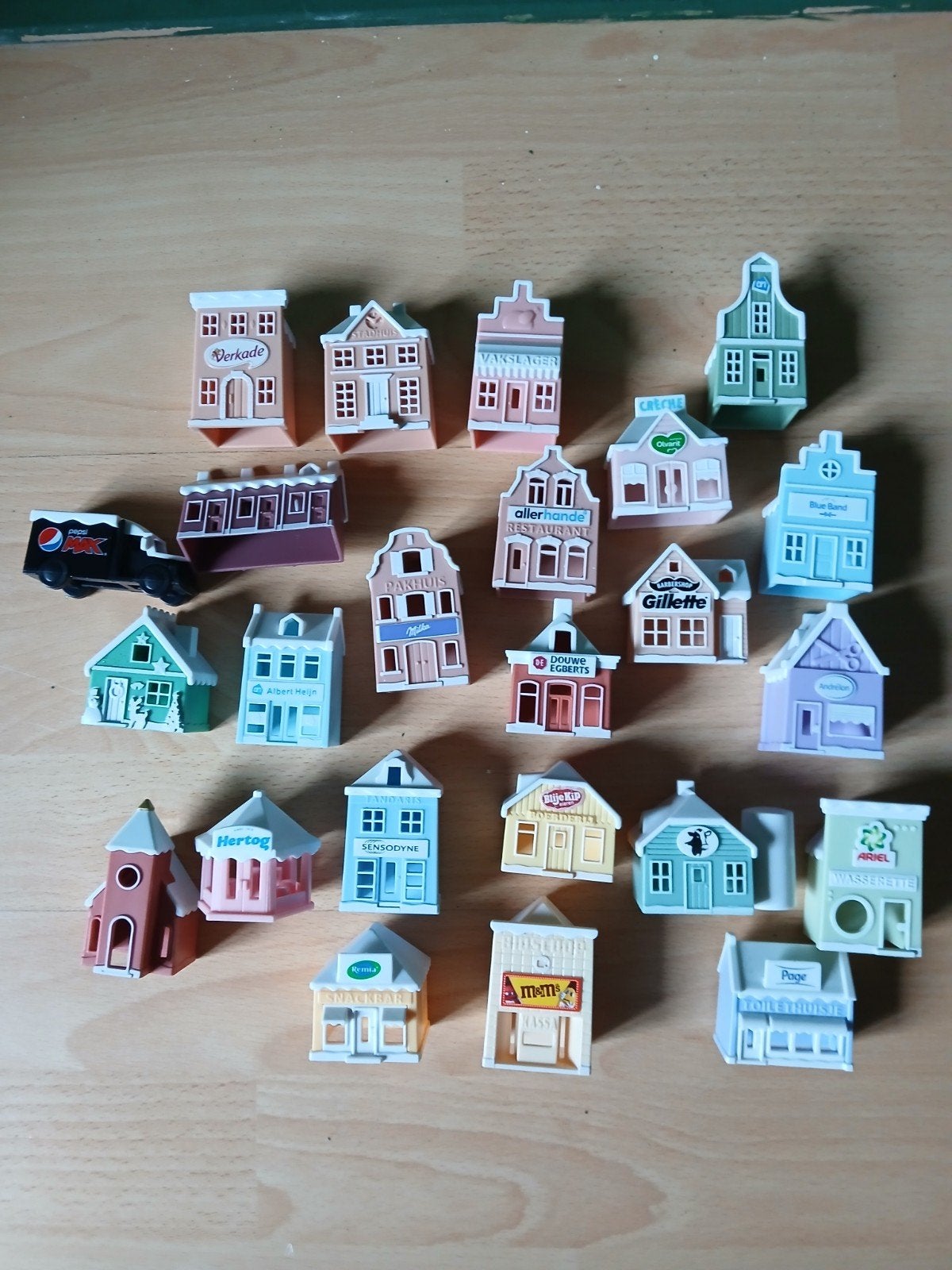Complete set Albert Heijn winterdorp kersthuisjes (2019), Diversen, Ophalen of Verzenden, Zo goed als nieuw