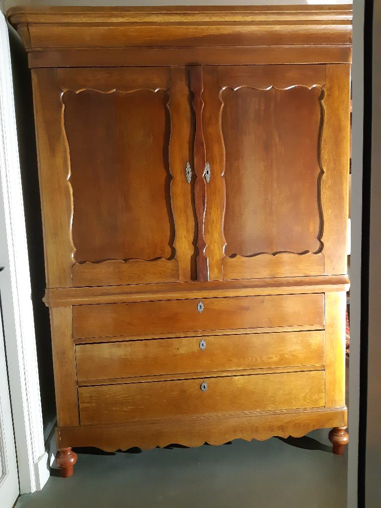 Mooi drents kabinet. Afm 235 x 165 x 46 cm geen houtworm., Antiek en Kunst, Ophalen of Verzenden