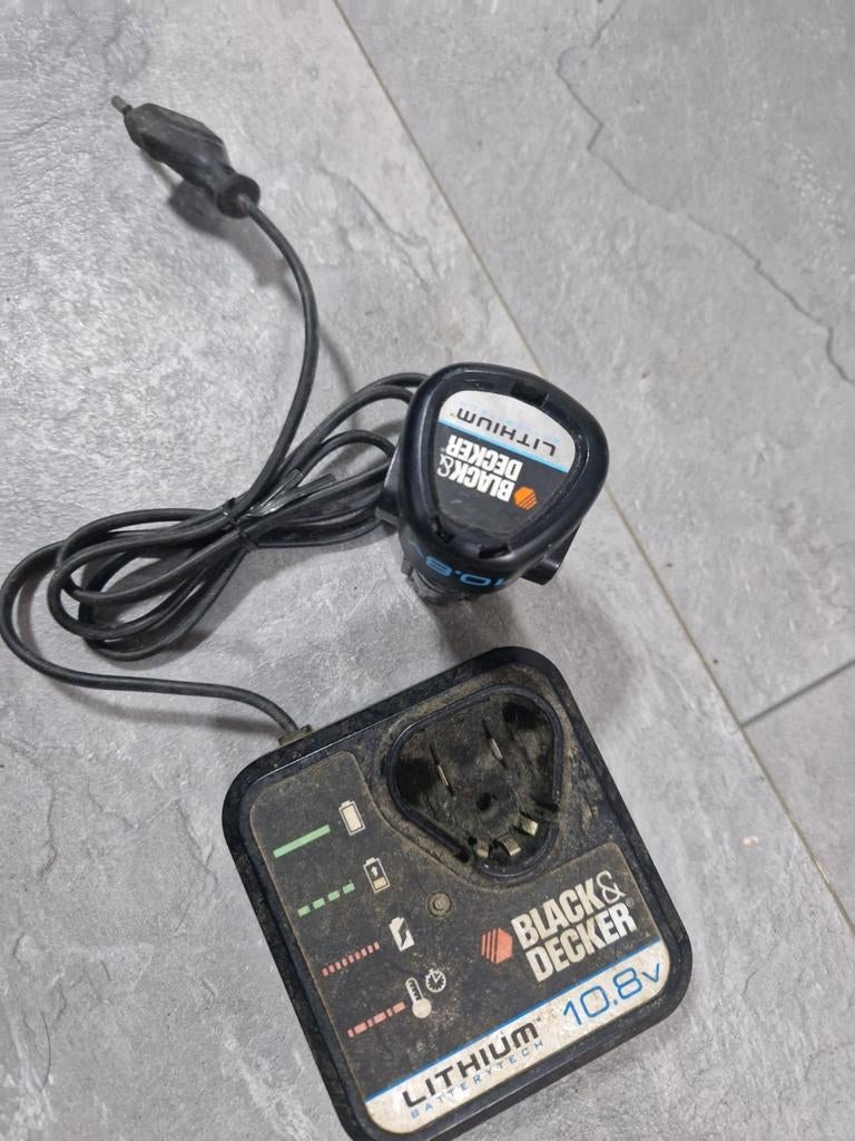 Black & Decker 10.8V Lithium Acculader, Ophalen, Gebruikt