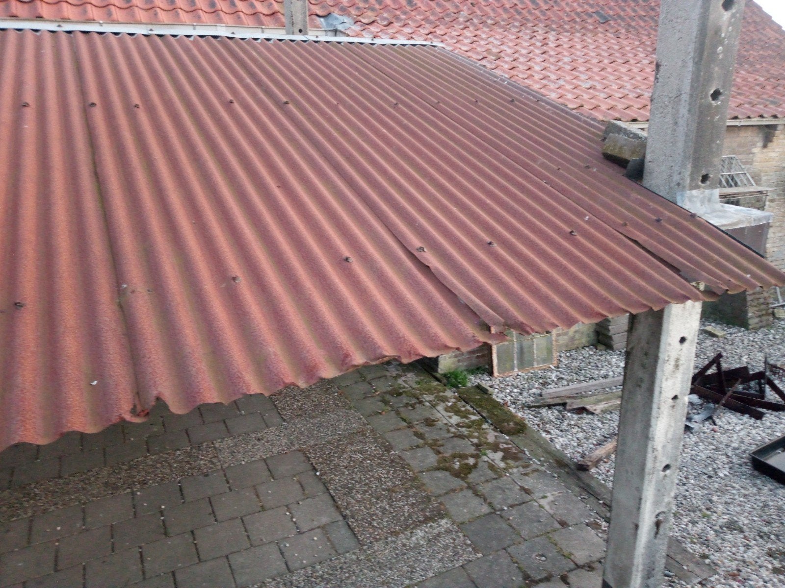 roestige ijzeren golfplaten, Doe-het-zelf en Verbouw, Dakpannen en Dakbedekking, Ophalen, Zwart, 15 m² of meer, Golfplaat