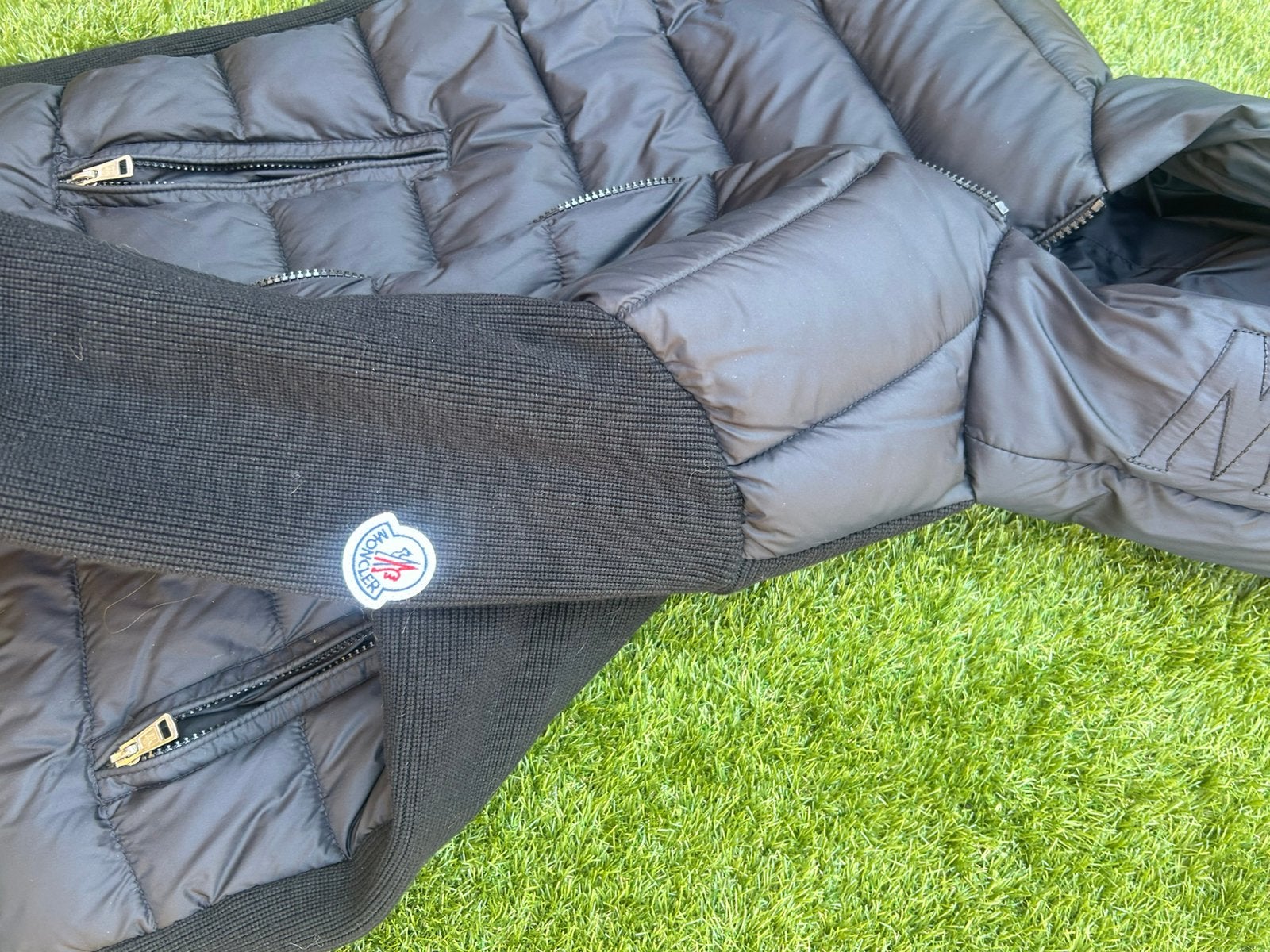 Moncler cardigan, Ophalen of Verzenden, Zo goed als nieuw, Maat 48/50 (M), Zwart