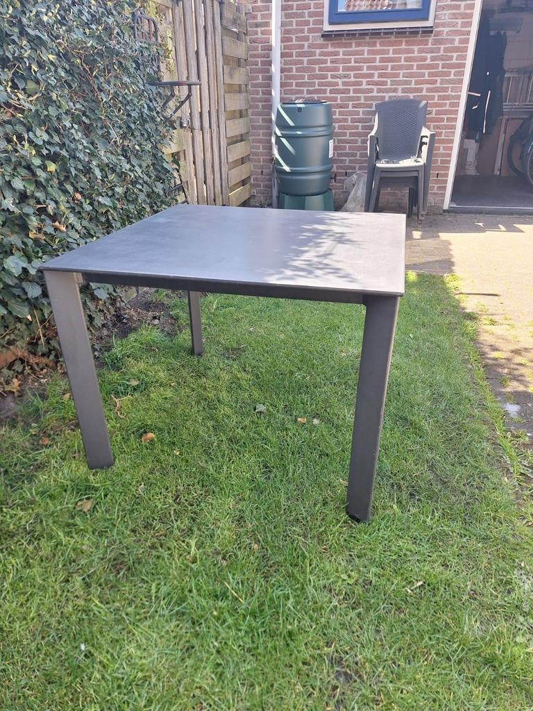 Stevige tuintafel 95x95 cm, Tuin en Terras, Tuintafels, Ophalen