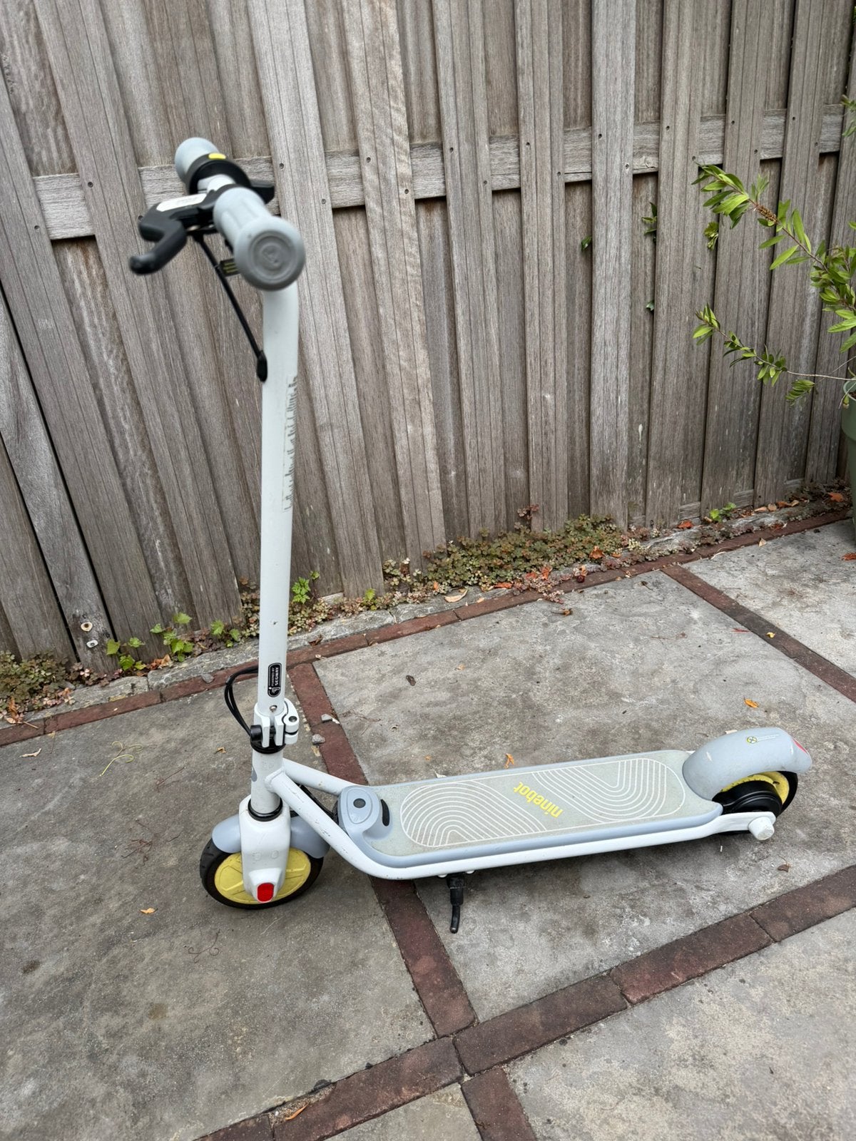 Ninebot eKickScooter ZING C8 - Elektrische step kinderen, Fietsen en Brommers, Steps, Ophalen, Gebruikt, Elektrische step (E-scooter)