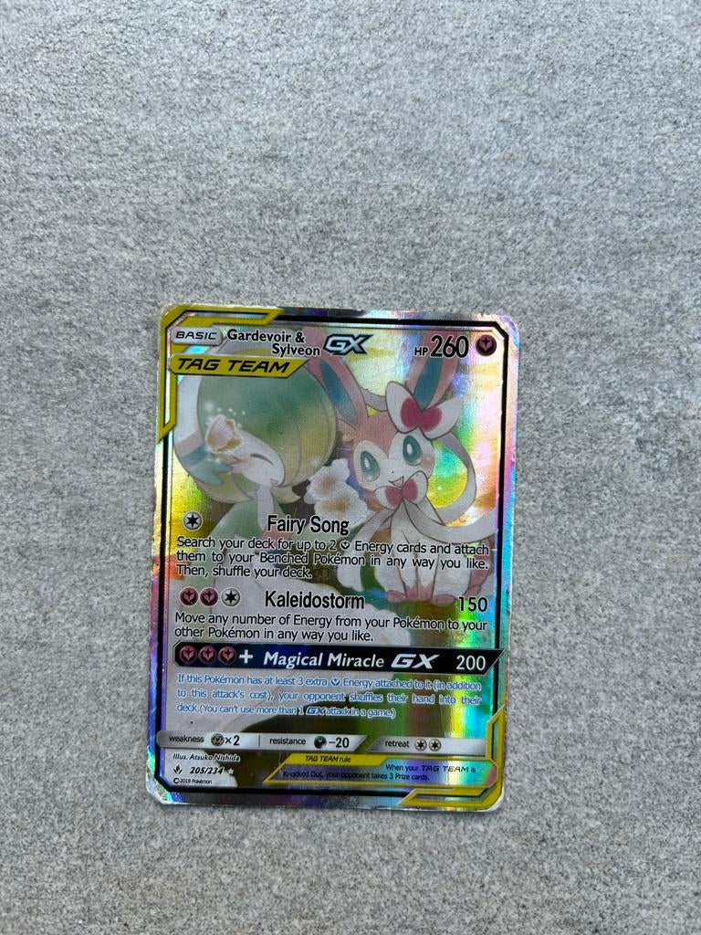 Gardevoir & Sylveon GX TAG TEAM Pokémon Kaart, Hobby en Vrije tijd, Verzamelkaartspellen | Pokémon, Gebruikt, Losse kaart, Foil