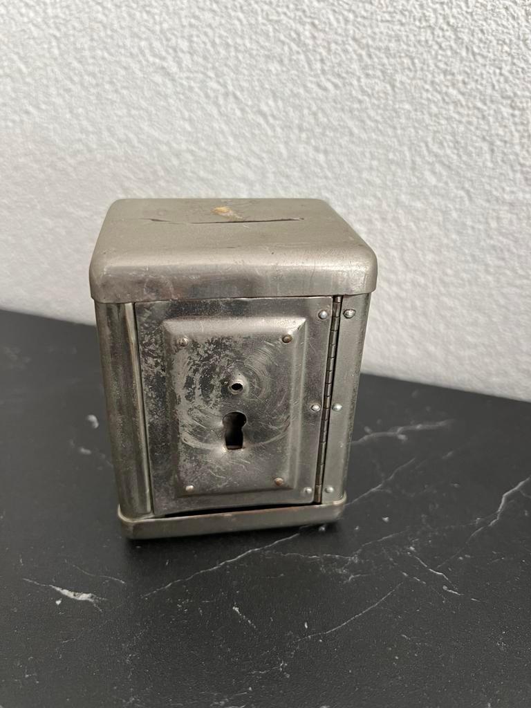 Metalen spaarpot kluis Embleem Walo Halfweg 214 7 x 9 x 5 cm, Verzamelen, Spaarpotten, Ophalen of Verzenden, Gebruikt, Metaal of Blik
