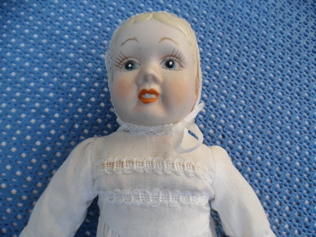 Oude pop met lief gezichtje, Verzamelen, Poppen, Ophalen of Verzenden, Gebruikt, Pop