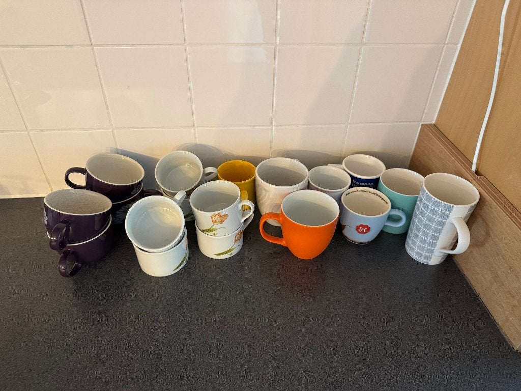 Set van 18 koffiemokken en kopjes, Huis en Inrichting, Keuken | Servies, Ophalen, Gebruikt, Overige stijlen, Kop(pen) en/of Schotel(s)