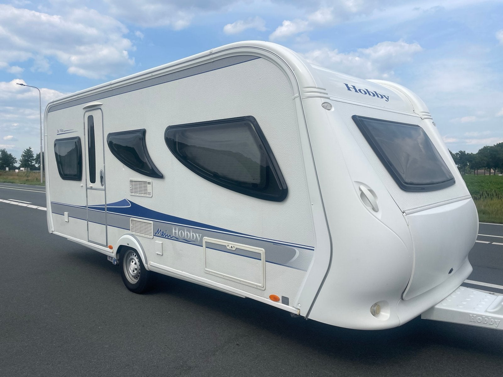 Hobby La Vita 495 UL - Compleet met voortenten en inventaris, Caravans en Kamperen, Caravans, Rondzit, Hobby, Disselslot, 7 tot 8 meter
