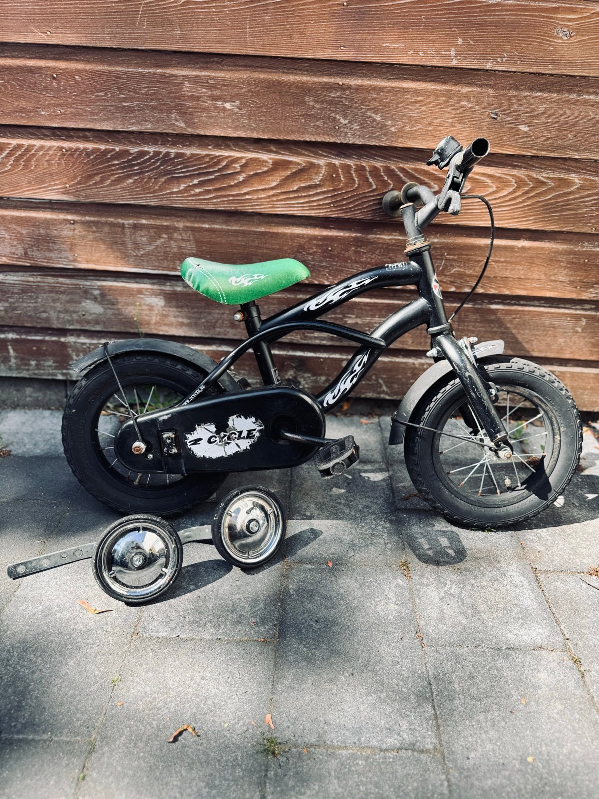 Zwarte kinderfiets met zijwieltjes - Z Cycle, Fietsen en Brommers, Fietsen | Kinderfietsjes, Zijwieltjes, Gebruikt, Velgrem, Ophalen of Verzenden