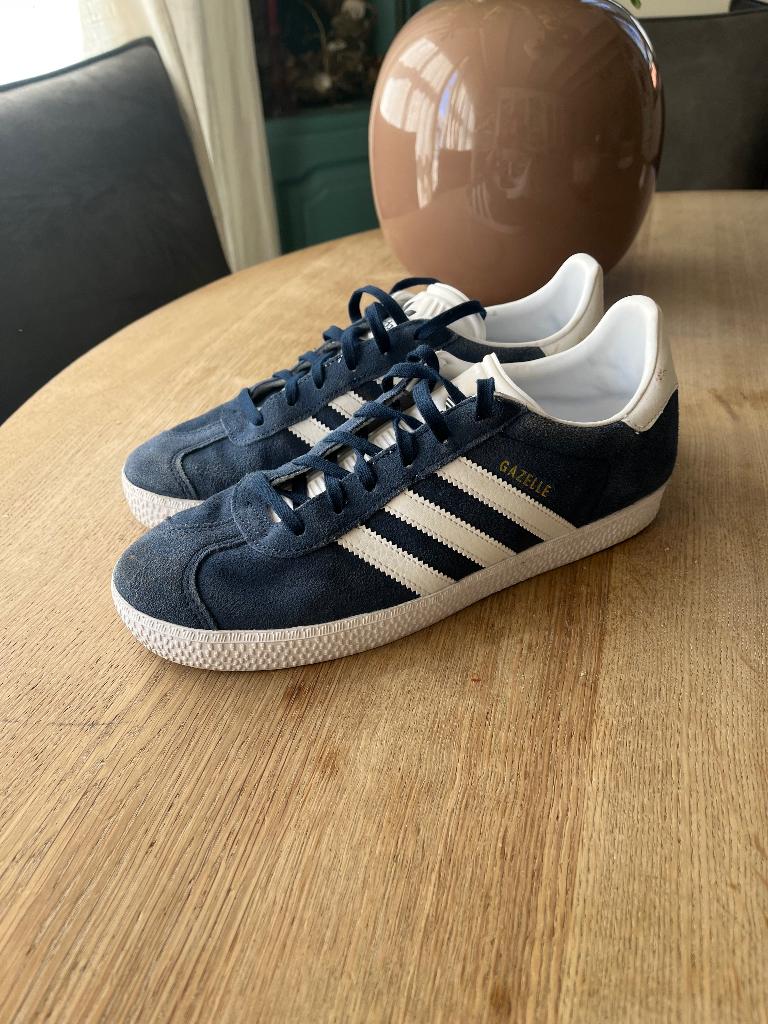 adidas gazelle maat 40 blauw ( 2x gedragen ), Adidas, Jongen of Meisje, Ophalen of Verzenden, Zo goed als nieuw