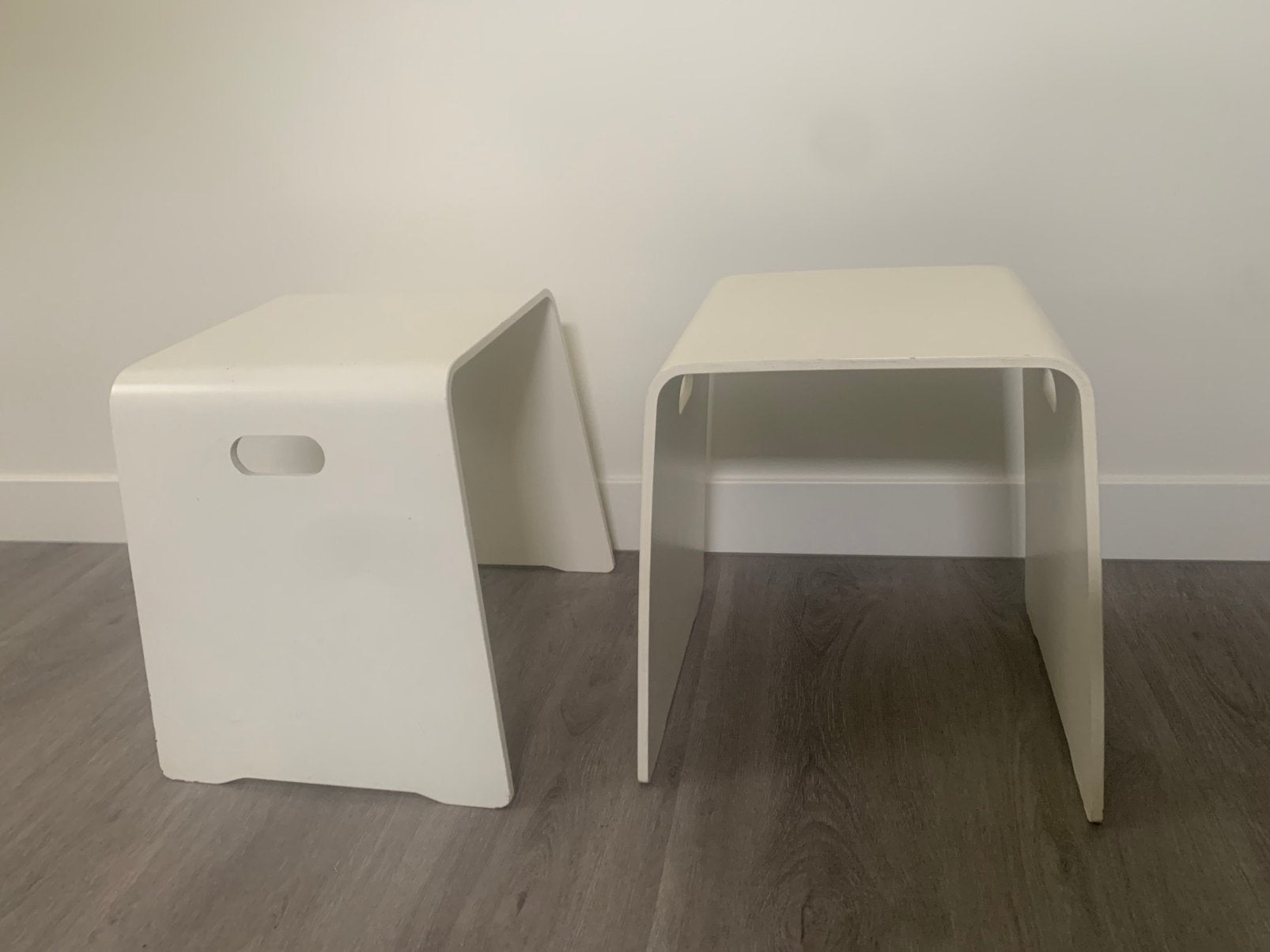 2 witte krukjes, Ophalen, Gebruikt, Hout