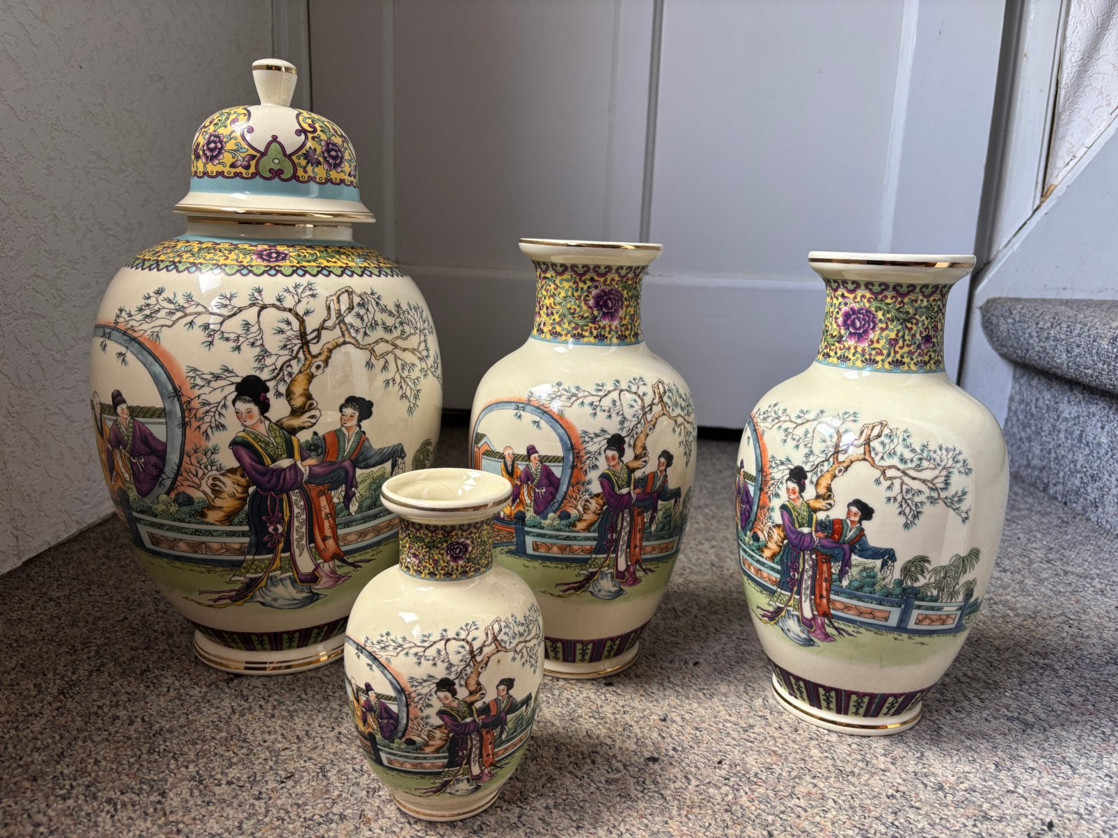 Set van 4 Chinese vazen met deksel en decoratie, Ophalen