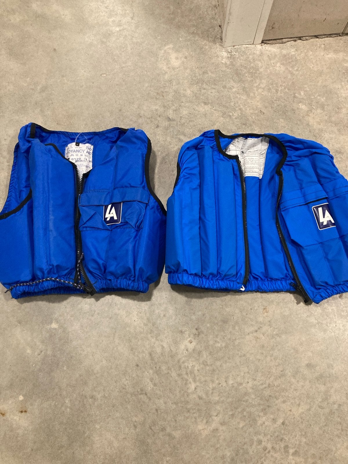2x LA 84 Zwemvesten / Zwemhulpmiddelen - Blauw, Ophalen of Verzenden, Gebruikt, Dame of Heer, Reddingsvest of Zwemvest