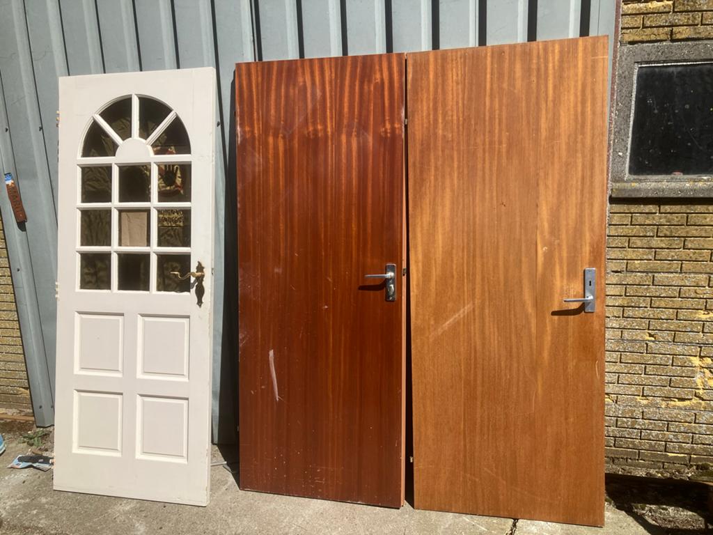 2 kozijnen met opdekdeuren merantie fineer 78x201,5, Ophalen, Gebruikt, Minder dan 80 cm, Binnendeur