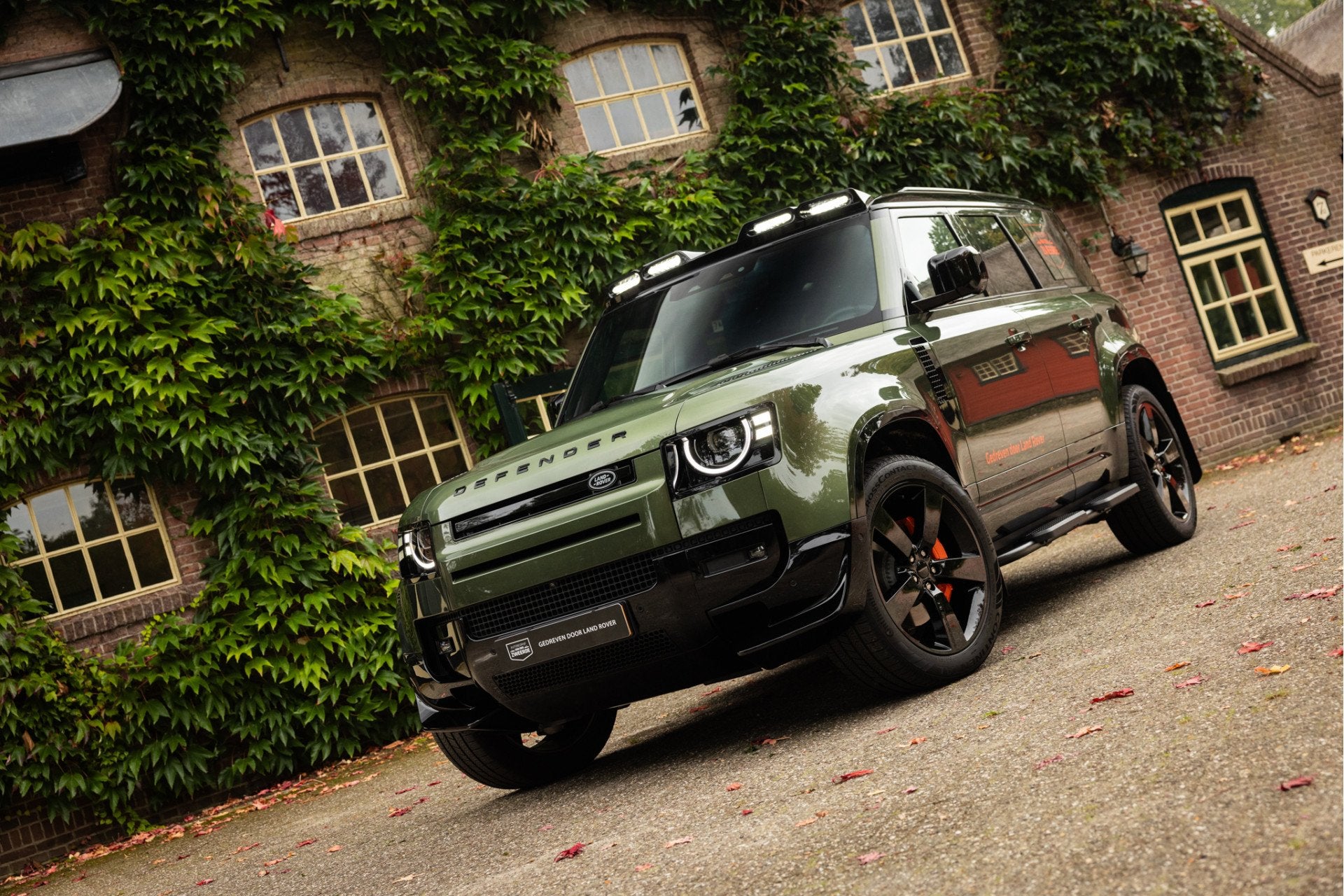 Land Rover Defender 110 2.0 P300e 110 X-Dynamic HSE Woolston, Automaat, Gebruikt, Euro 6, 3000 kg