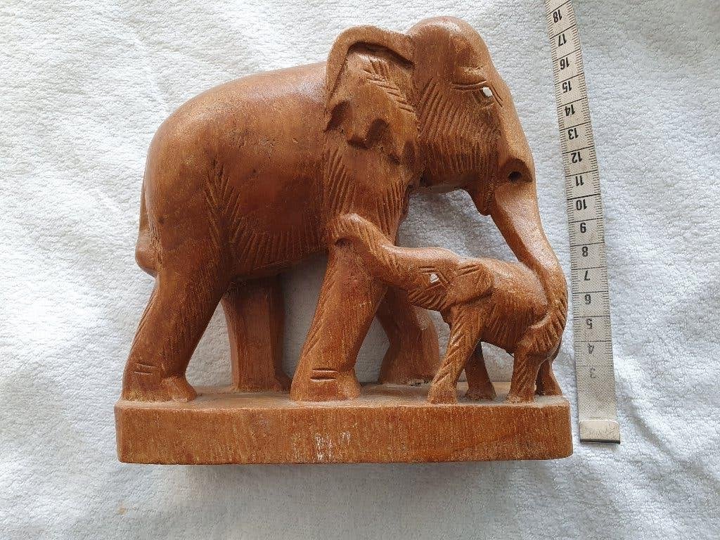 Houten olifant met kalf - Handgesneden decoratie, Minder dan 20 cm, Ophalen of Verzenden, Beeld, Hout