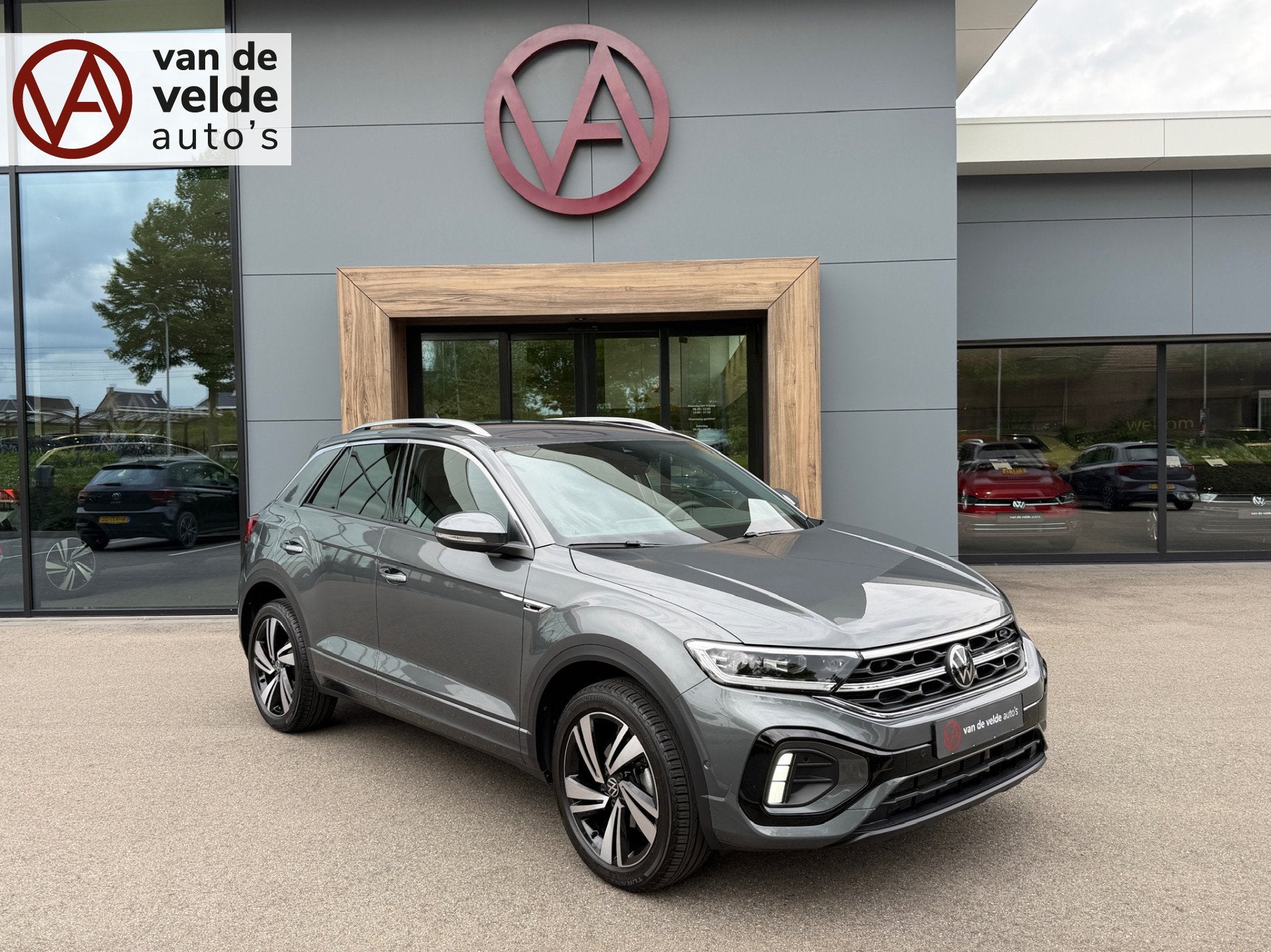 Volkswagen T-Roc 1.5 TSI 150pk DSG R-Line | Camera | Keyless, 12 maanden, 1258 kg, Zwart, 4 cilinders