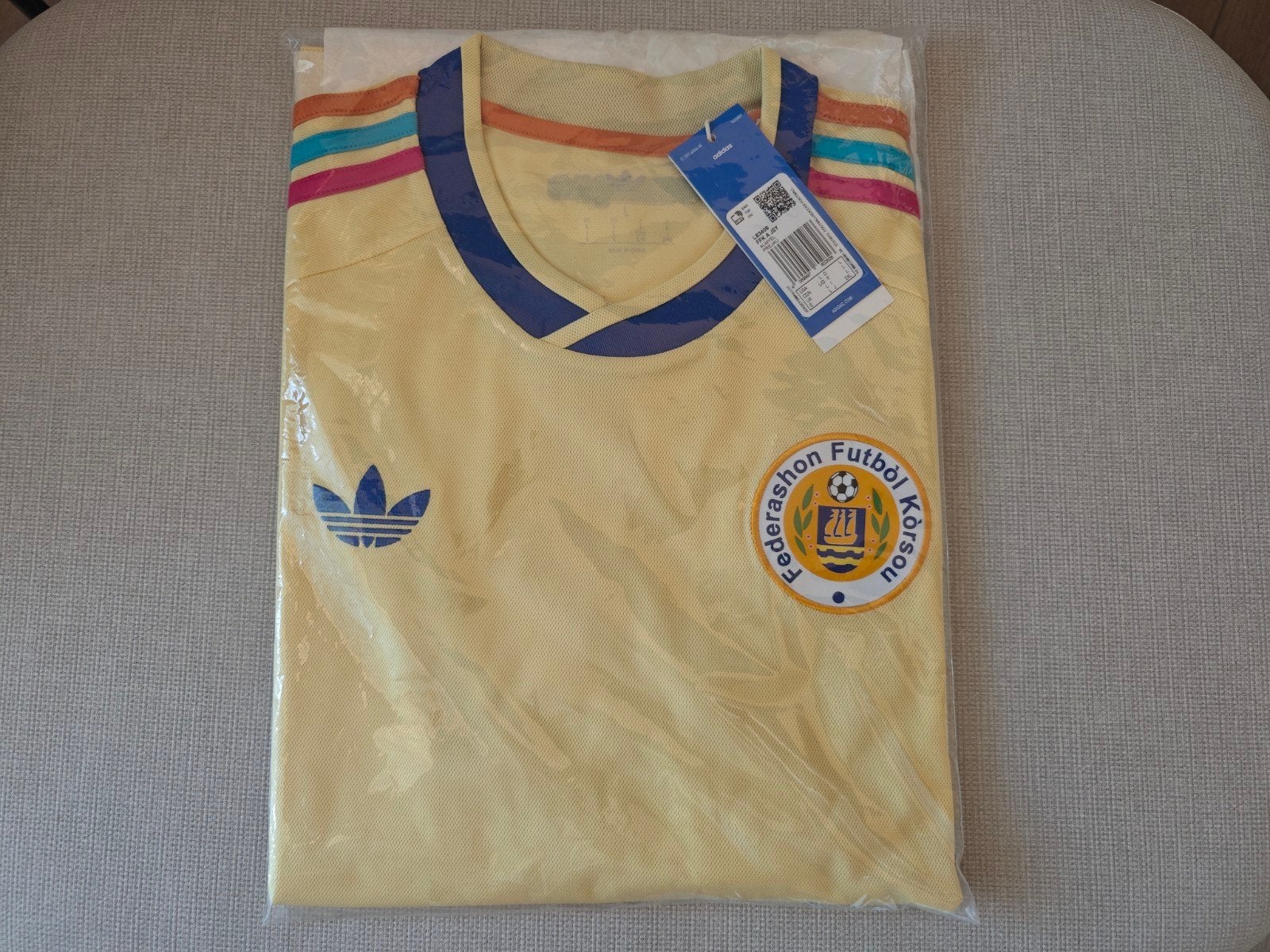 Origineel Adidas WK Shirt Curacao uitshirt - Nieuw maat L, Kleding | Heren, T-shirts, Maat 52/54 (L), Geel, Nieuw, Ophalen of Verzenden
