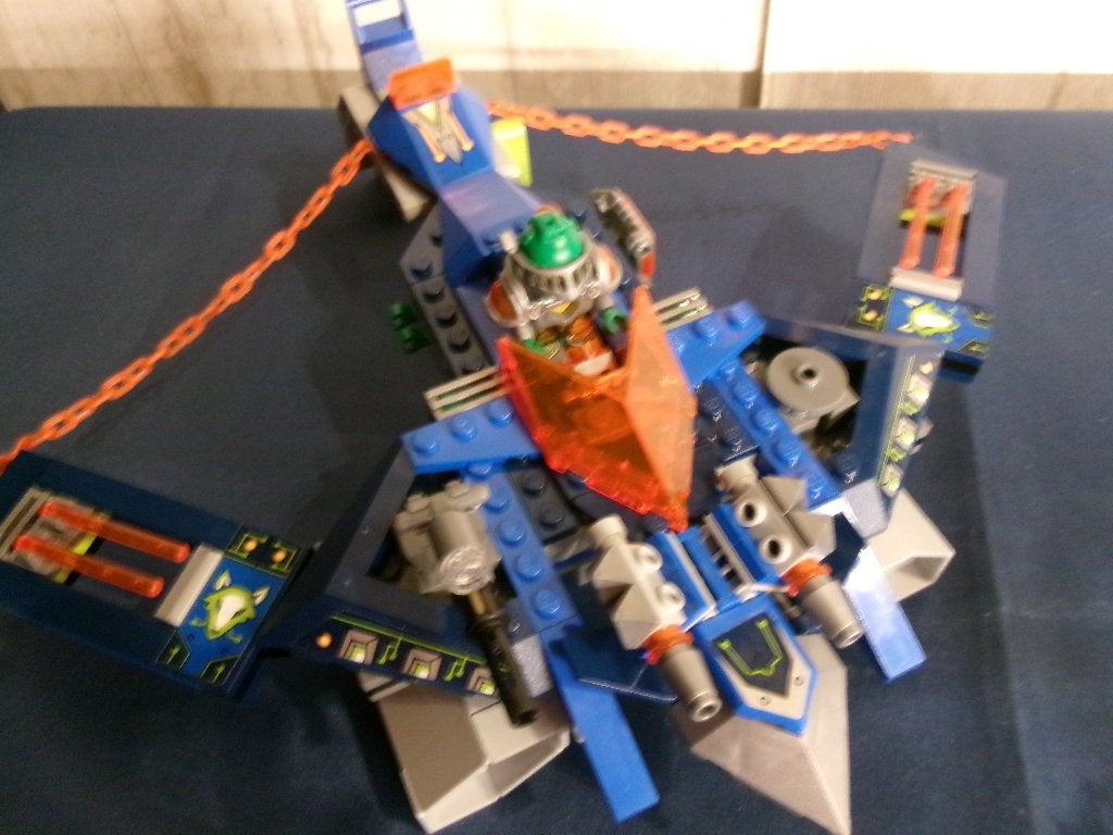 Lego NEXO KNIGHTS Aaron Fox's Aero-Striker V2, Lego, Compleet, Ophalen of Verzenden, Zo goed als nieuw