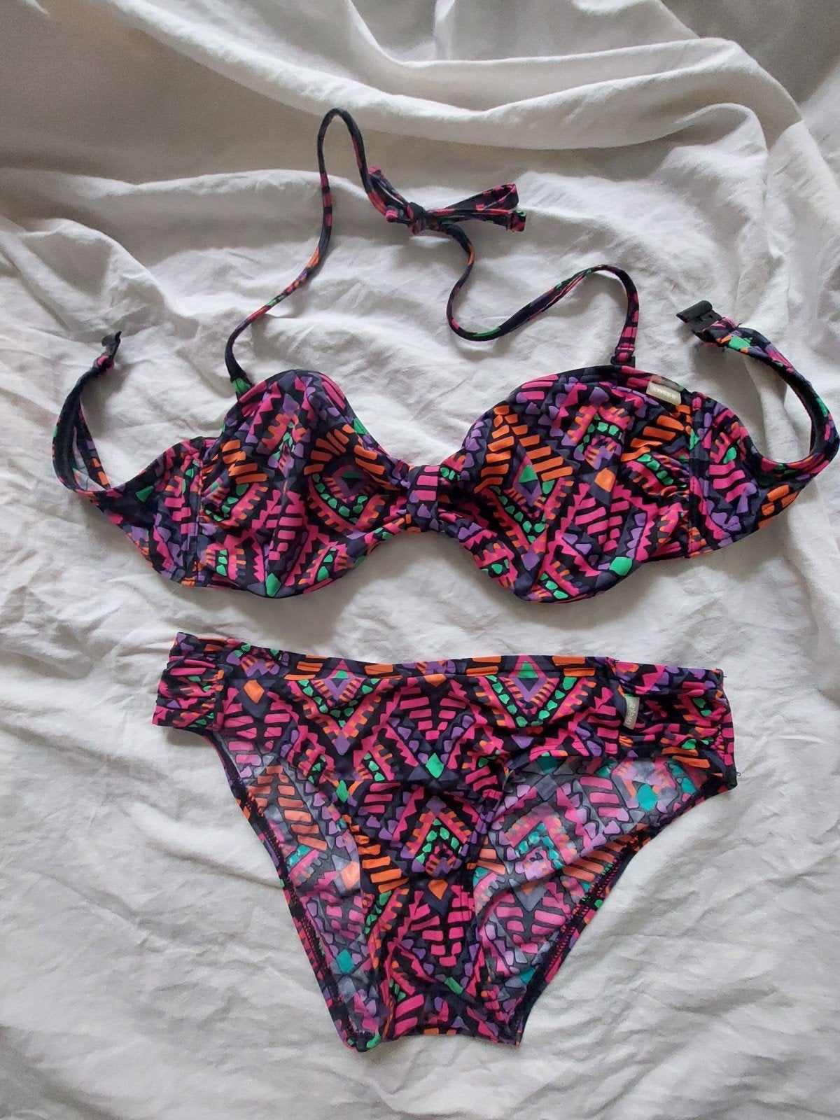 TWEKA Bikini maat 40 (valt als 38) met top maat B/kleine C, Ophalen of Verzenden