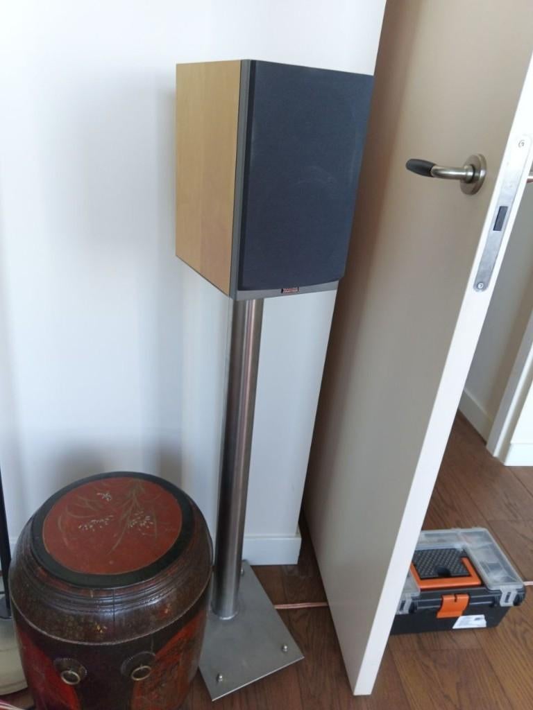 Dynaudio 42 with stands, wires, plugs, Gebruikt, 120 watt of meer, Front, Rear of Stereo speakers, Ophalen