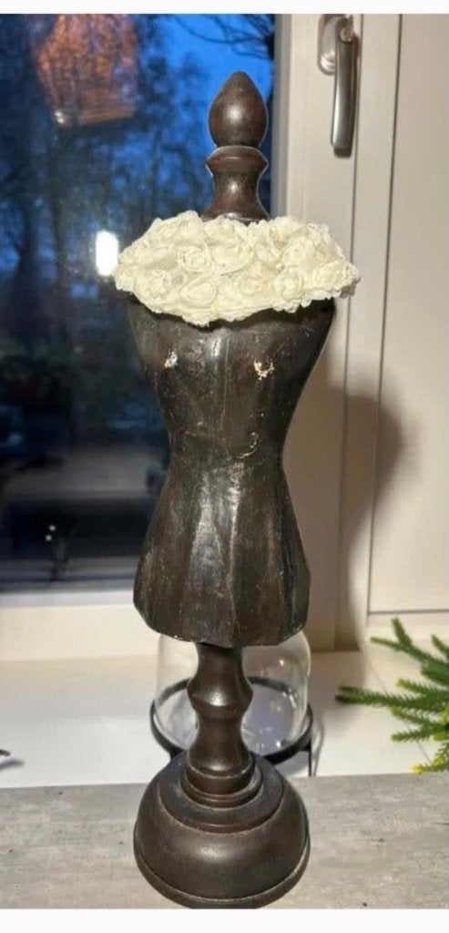 Hele oude papier-mache toonbank paspop met bloemen kraag, Ophalen of Verzenden