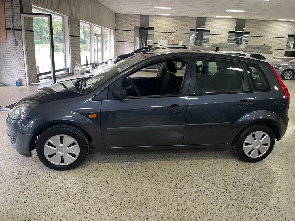 Ford FIESTA  1.25 Airco Radio incl Nieuwe APK, Voorwielaandrijving, 4 cilinders, Met garantie (alle), Origineel Nederlands