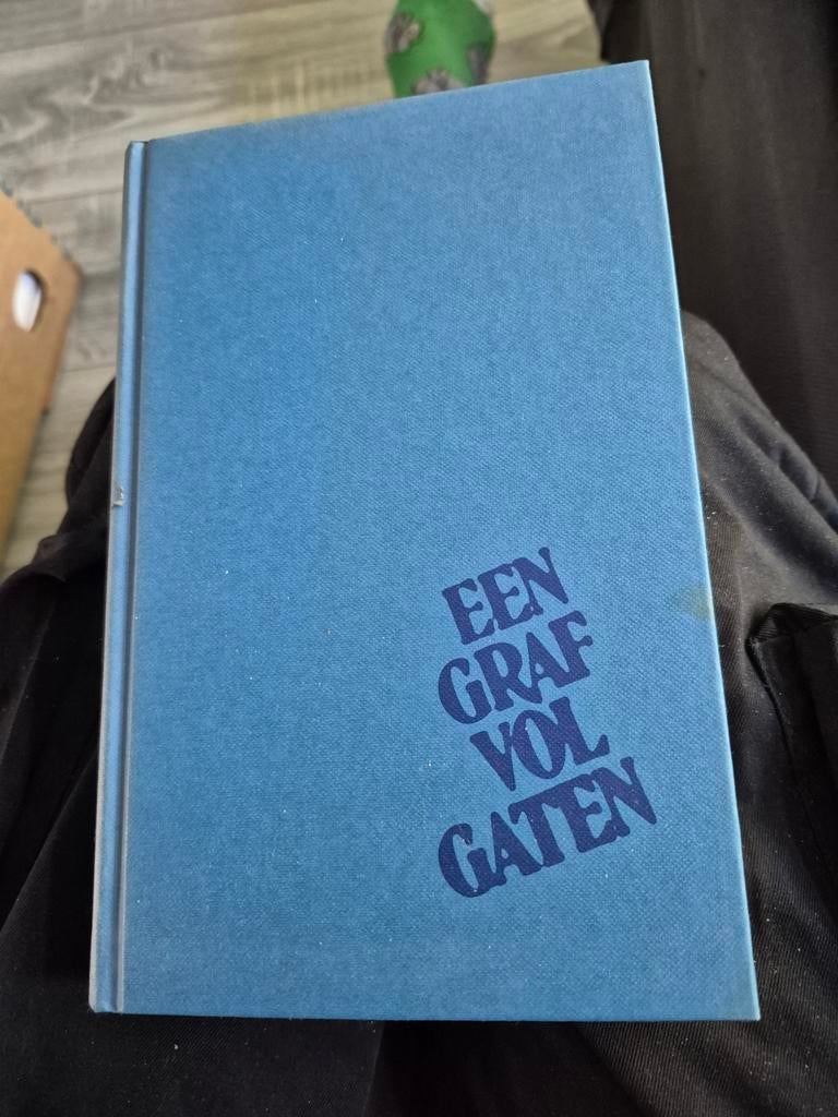Een Graf Vol Gaten - Mickey Spillane (Hardcover), Boeken, Ophalen of Verzenden, Gelezen, Mickey Spillane, Amerika