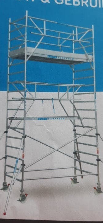 Te huur compacte aluminium rolsteiger werkhoogte 7 meter, Doe-het-zelf en Verbouw, Steigers, Ophalen, Zo goed als nieuw, Rolsteiger of Kamersteiger